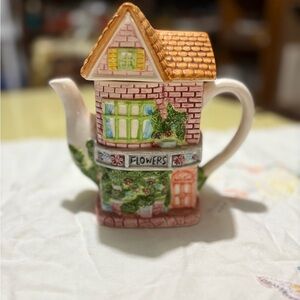 Vintage Charming Cottage Teapot with Floral Design
